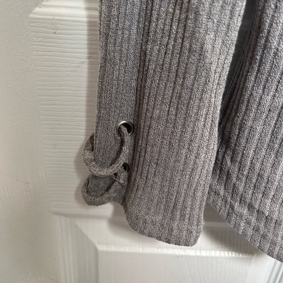 Grey blouse - Picture 2 of 2